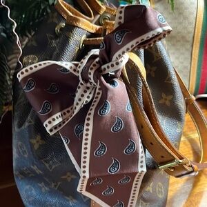 Beautiful twilly. Multi purpose